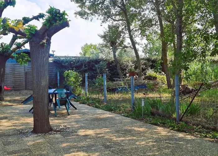 Mobil-home 6 Personnes Sur Terrain 600 M2 Kamp alanı Vias