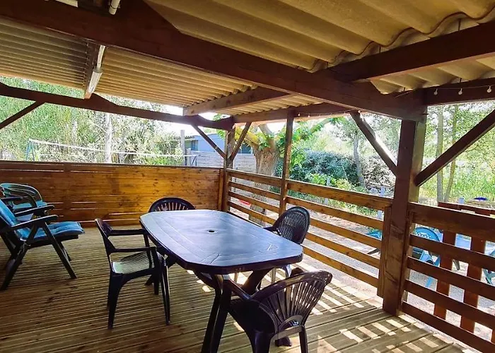 Mobil-home 6 Personnes Sur Terrain 600 M2 Kamp alanı Vias