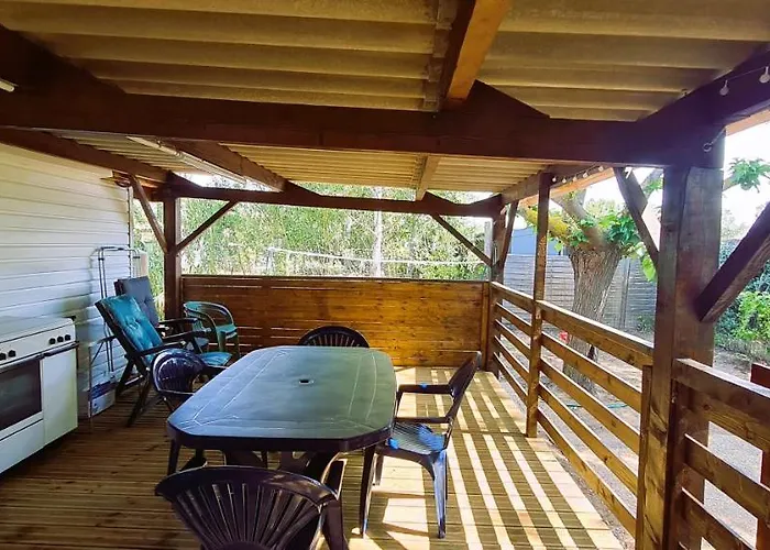 Mobil-home 6 Personnes Sur Terrain 600 M2 Kamp alanı Vias